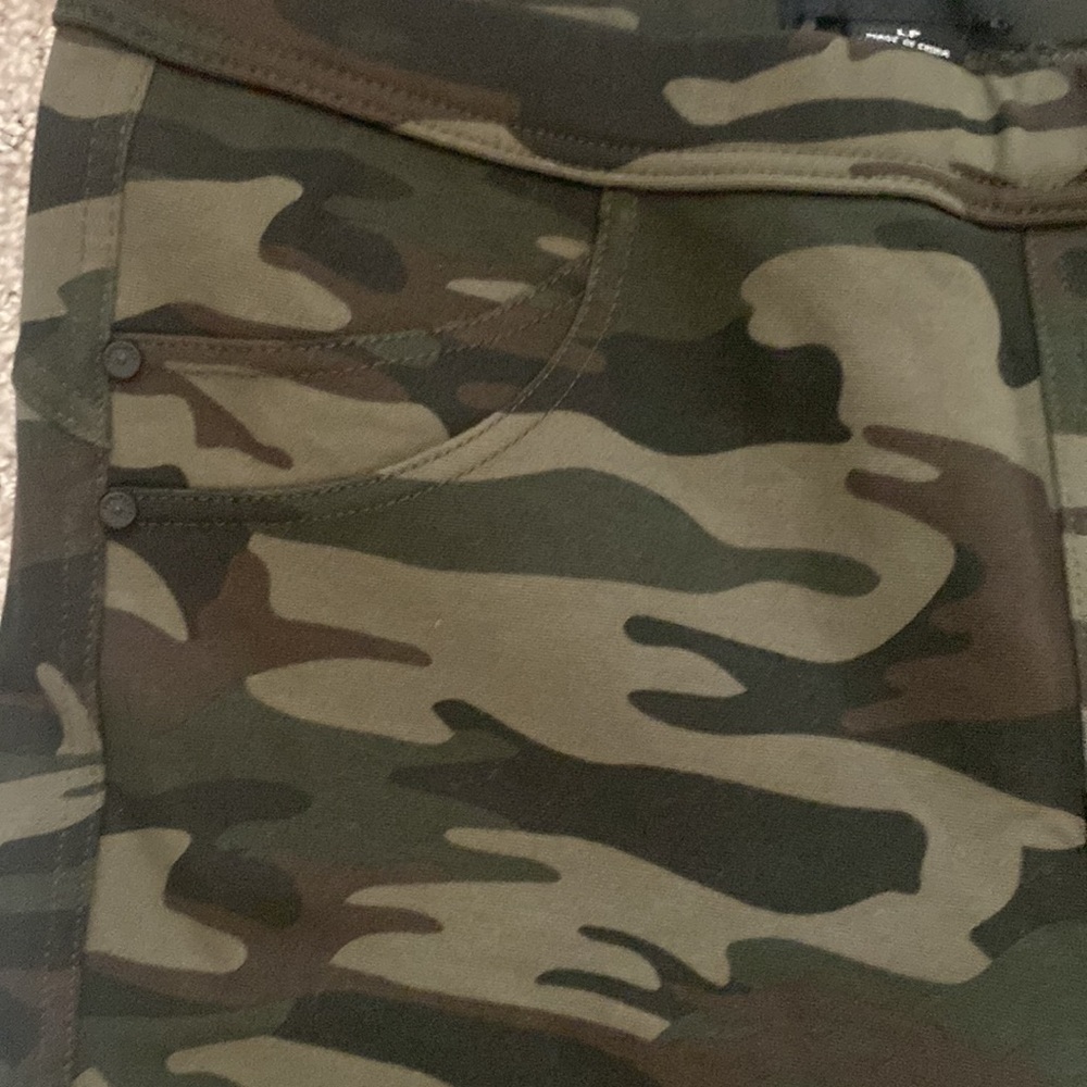 Sanctuary Runway Petite Camo Leggings Sz LP - Picture 3 of 4
